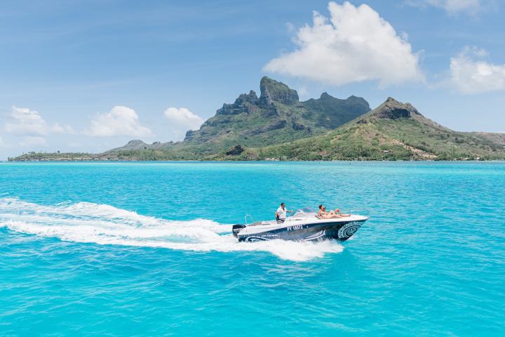 A couple onboard during a private boat tour in Bora Bora