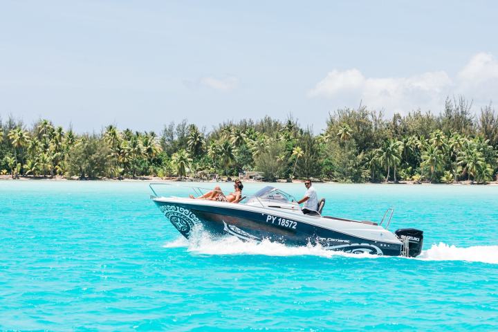 A couple onboard during a private boat tour in Bora Bora